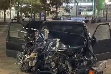 Нетрезвый житель Костаная протаранил столб и попал под арест - фото