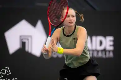 Эйсы помогли Рыбакиной выйти во второй круг на турнире в Австралии