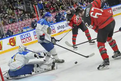 Сборная Казахстана крупно уступила родоначальникам хоккея на ЧМ-2023