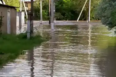 После наводнения вода стекает в поселок Оргебас, ведется откачка