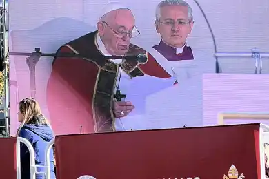 Порядка 7000 зрителей присутствует на Святой Мессе Папы Римского в Нур-Султане - фото, видео