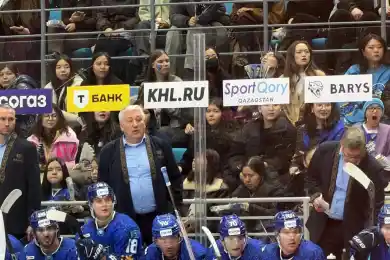 Тренеры "Барыса" надели казахские камзолы