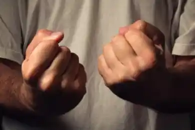 Житель Павлодара выбил зубы маленькому сыну - полиция завела дело