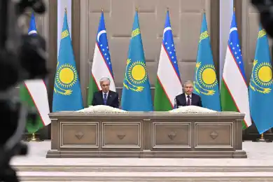 Президенты Казахстана и Узбекистана провели совместный брифинг для представителей СМИ