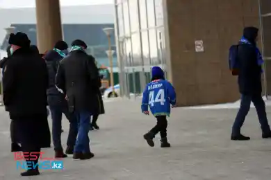 "Барыс Арена" ожила: фанаты приехали на матч "барсов" с "Металлургом" за два часа