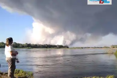 Неба не видно: дым от лесных пожаров в области Абай завис над Иртышом