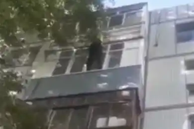 Пожилой астанчанин угрожал прыгнуть с балкона, проверяя любовь жены