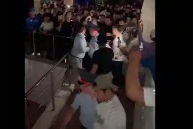 Толкнувший полицейского в Актау  фанат Нурмагомедова арестовали на 10 суток - видео