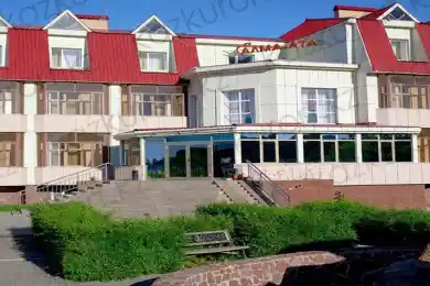 В Бурабае эвакуировали 106 человек из горевшей гостиницы