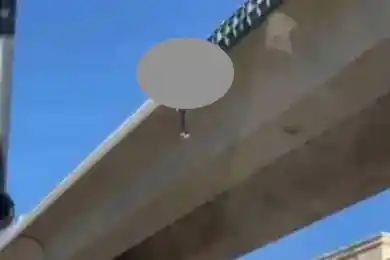 Нашли повешенным на опоре LRT: у погибшего осталась жена и дети