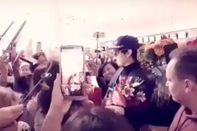 "We love you": как Димаша встретили фанаты в Нью-Йорке