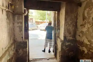 «Простая семья»: что рассказали соседи о погибшей семейной паре в Атырау