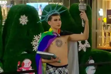 В столичном ТРЦ прошёл пикет в поддержку ЛГБТ?