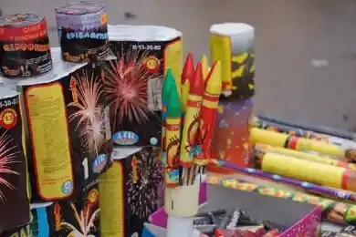 В Нур-Султане выявляют незаконную продажу пиротехнических изделий