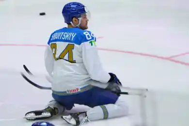 Кириллу Савицкому, блокировавшего шайбу в матче с Германией, наложили швы 