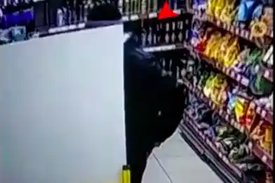 На астанчанина завели уголовное дело за кражу шоколада - видео