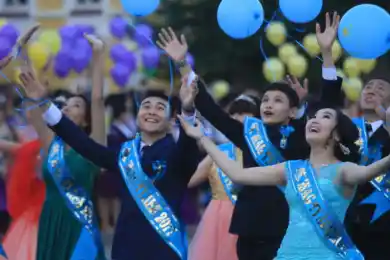 Никаких артистов и аниматоров. Как пройдут выпускные вечера в школах