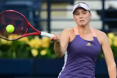 Рыбакина в парном разряде вышла в четвертьфинал