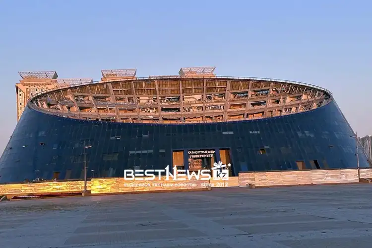 Крышу уже разобрали: как выглядит здание "Шабыта" после начала ремонта