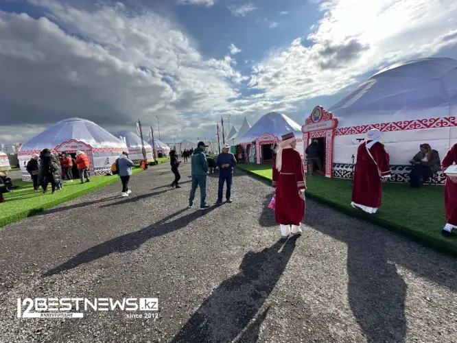 За две недели Казахстан посетили свыше 500 тысяч туристов