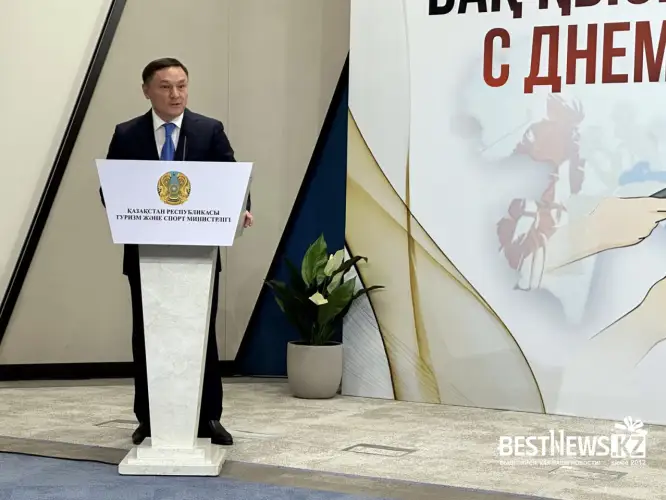 Министр туризма и спорта Казахстана Ермек Маржикпаев поздравил спортивных журналистов