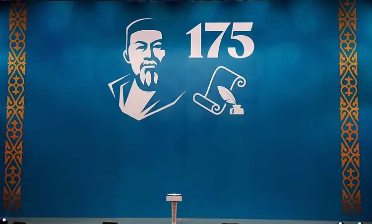 Елбасы и Президент Казахстана посетили концерт по случаю 175-летия Абая