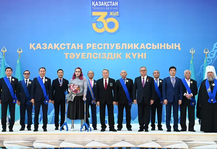 Нурсултан Назарбаев вручил госнаграды группе казахстанцев