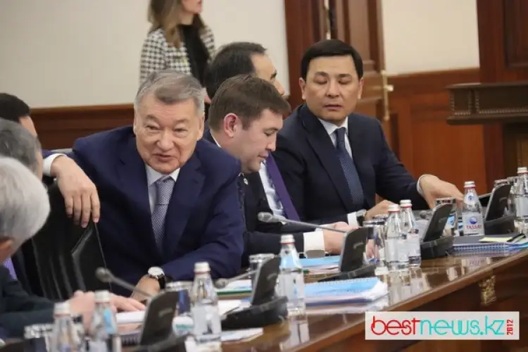 Чиновники будут чаще встречаться с казахстанцами – Смаилов