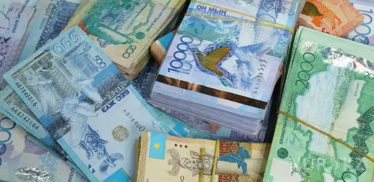 На KASE доллар превысил курс 456 тенге        