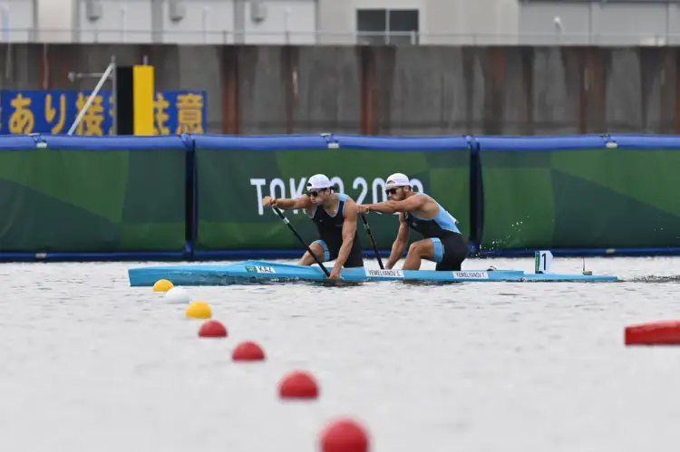 Каноисты Емельяновы выступят в утешительном финале