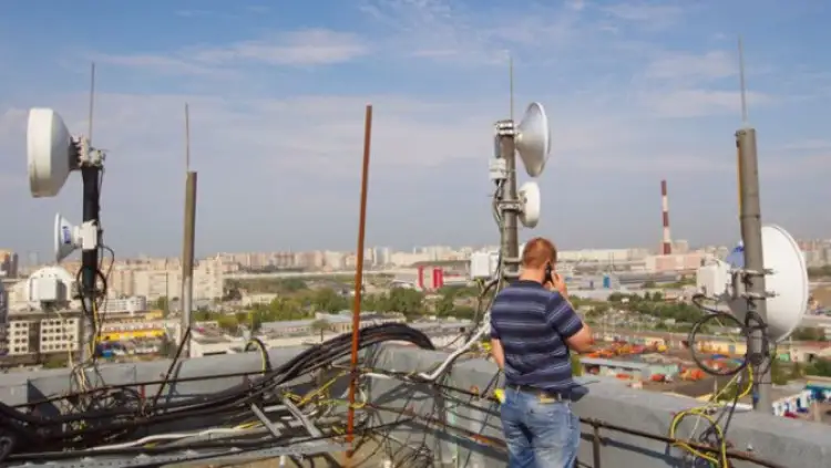 Багдат Мусин высказался о спорах из-за антенн сотовых операторов на крышах