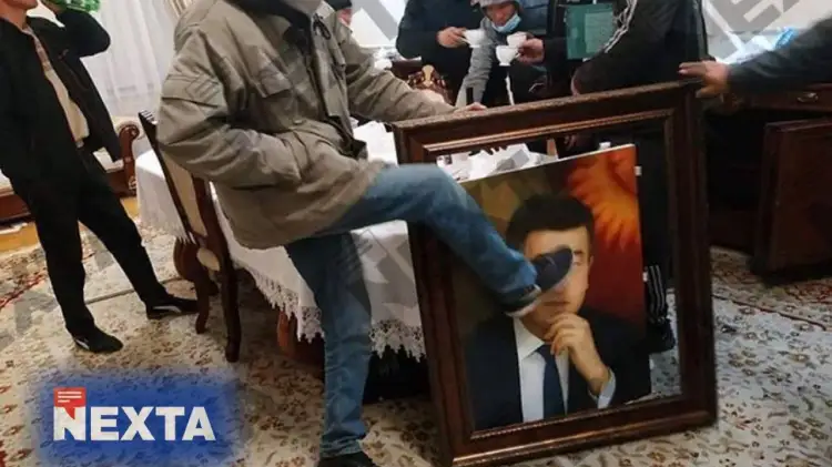 Ночью протестующие заняли "Белый дом" в Бишкеке и освободили Атамбаева