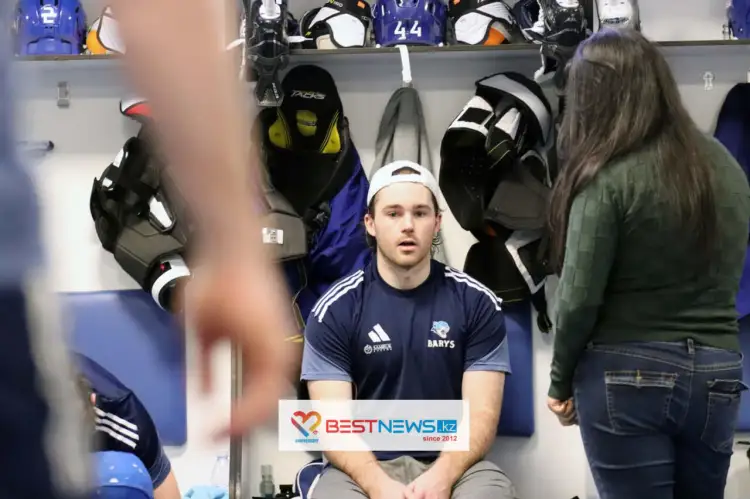 Что есть в раздевалке "Барыса"