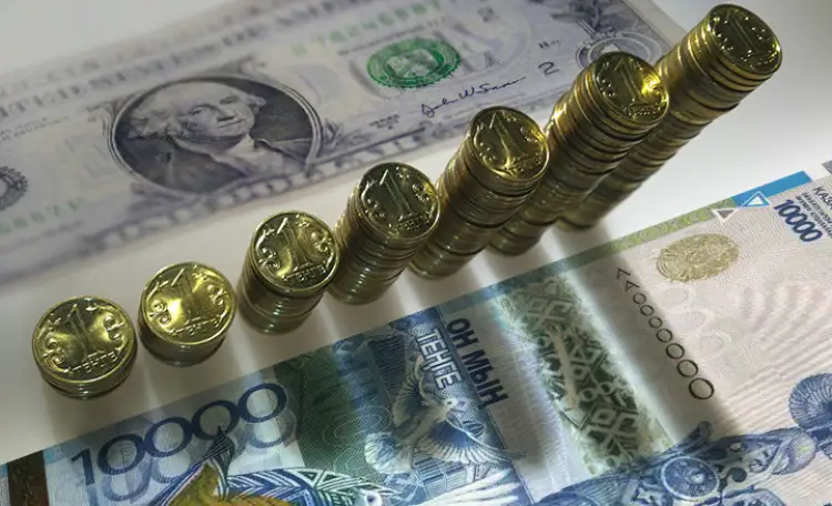 Доллар составил 418,5 тенге на торгах