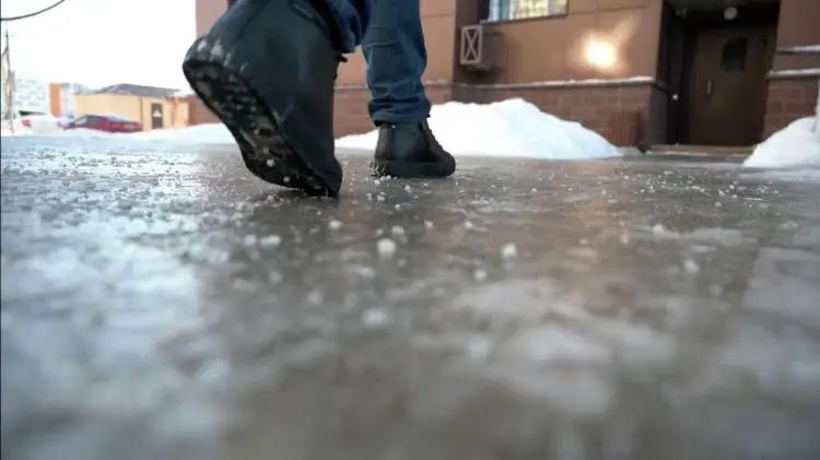 Жителей Астаны призвали быть осторожными на улицах