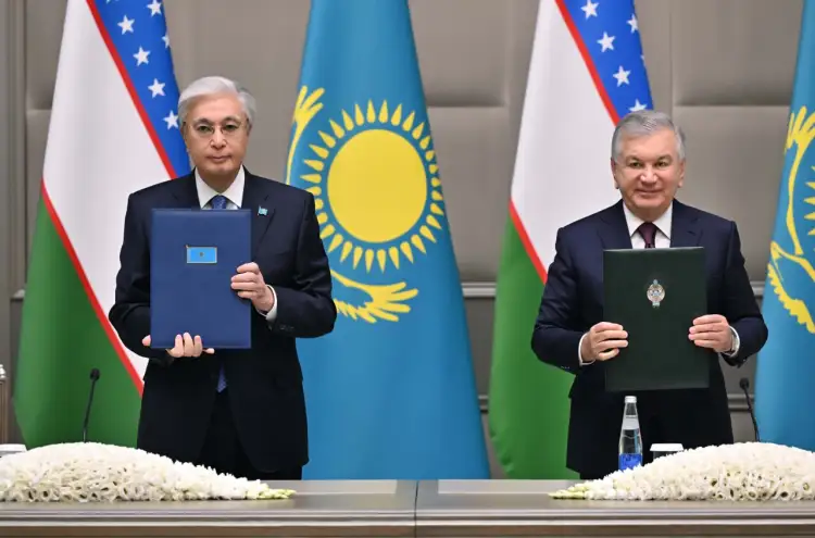 Президенты Казахстана и Узбекистана приняли Совместное заявление
