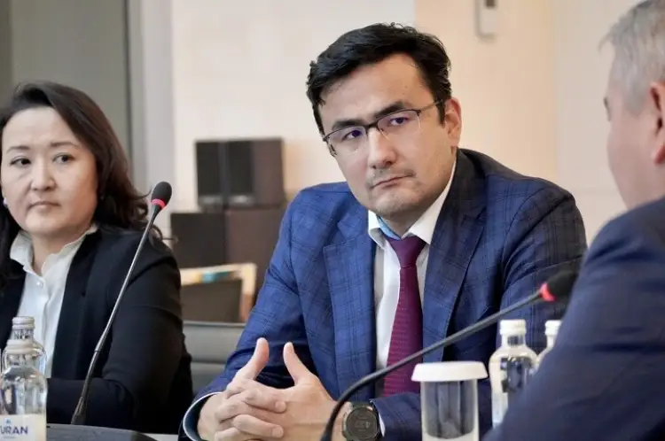 Для чего казахстанцам предложили встать в очередь за жильем - комментарии главы "Байтерека"