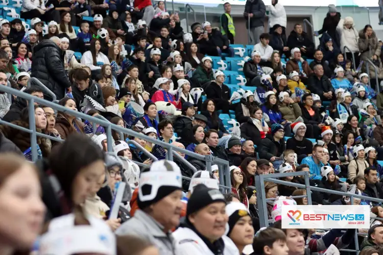 Почти 10 тысяч болельщиков приехали на матч "Барыс" - "Амур"