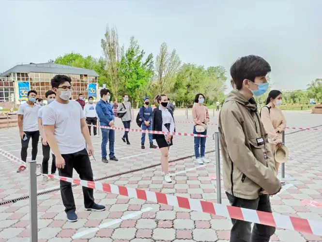 Как сдают ЕНТ в КазНУ им. аль-Фараби - фото