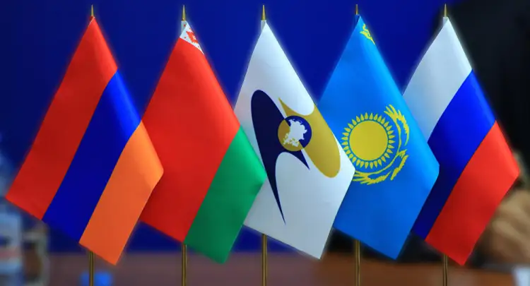 Казахстан продолжит зачислять импортные таможенные пошлины в долларах