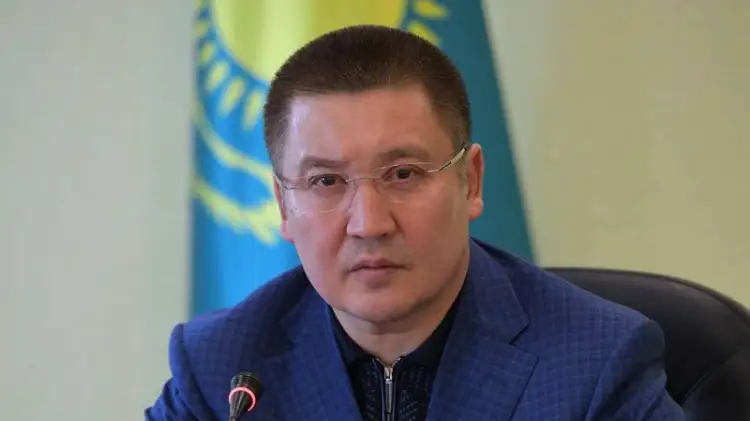 Аким Павлодарской области поклялся, что его родственников нет на госслужбе
