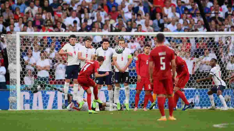 UEFA открыл три дисциплинарных дела против Англии после матча с Данией