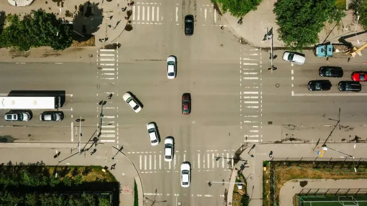 Не только спереди: как в Нур-Султане стали фиксировать нарушения ПДД