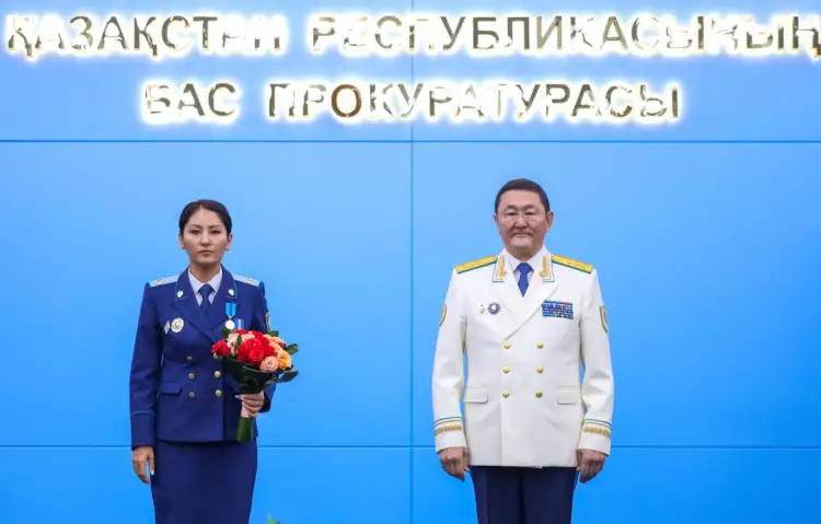 Прославившиеся на суде по делу Бишимбаева прокуроры награждены госнаградами