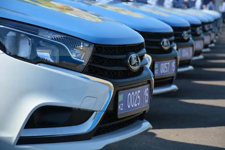 Хмуриться не надо, LADA: полицейских в СКО пересадили на новое авто