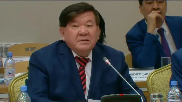 Мухтару Шаханову присвоено звание "Қазақстанның Еңбек Ері "