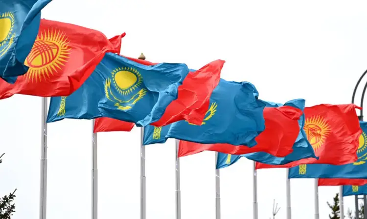 Президент Кыргызстана совершает официальный визит в Казахстан