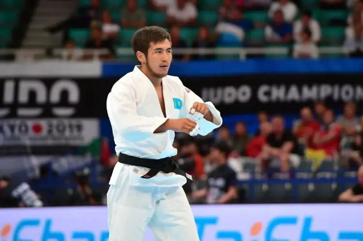Дзюдоист Серикжанов проиграл чемпиону Европы на Олимпиаде в Токио