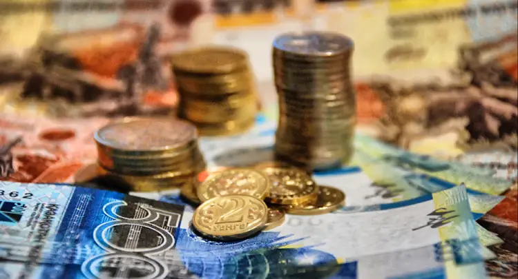 Курс доллара на утренних торгах составил 497 тенге