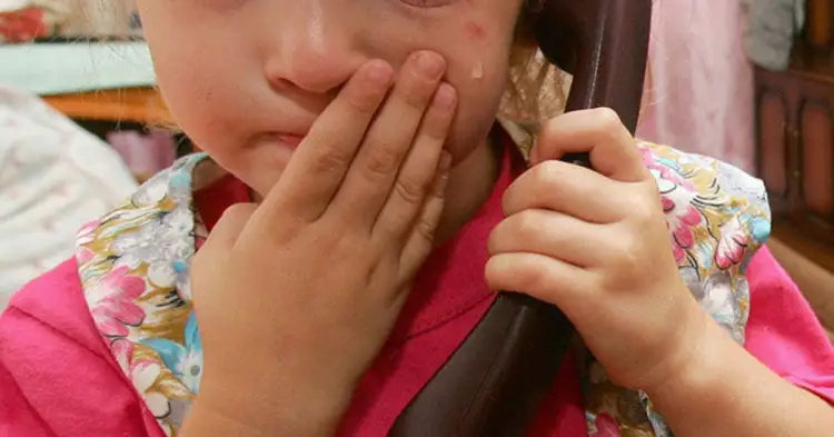 В Нур-Султане 7-летняя девочка спасла мать от побоев пьяного отца